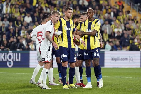 Fenerbahçe’de 17 milyon euroluk yıldızla ipler koptu! Mourinho yıldız futbolcunun üzerini çizdi! “Kadro dışı kalabilir” - Resim: 1