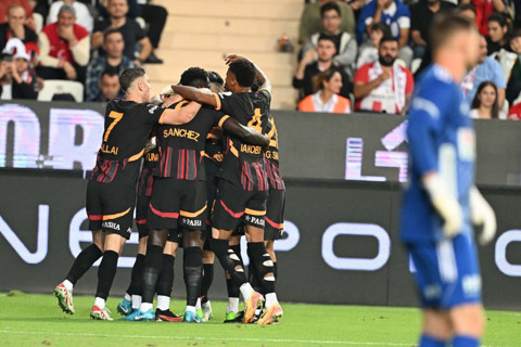 Galatasaray’da yıldız futbolcunun bonservisi belirlendi! Dursun Özbek, 40 milyon euro istiyor! Transfer olursa Türk futbol tarihine geçecek - Resim: 1