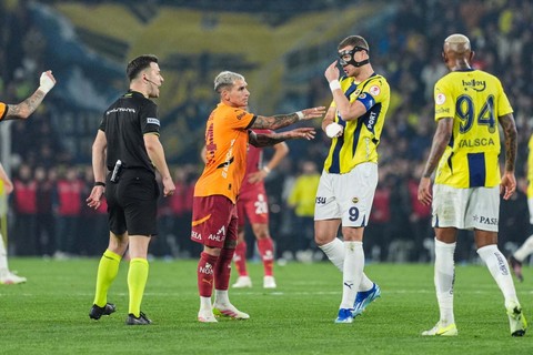 Okan Buruk’un burnunu sıkmıştı! Fenerbahçe teknik direktörü Mourinho’yu bekleyen ceza ortaya çıktı! Gözler TFF’ye döndü - Resim: 1