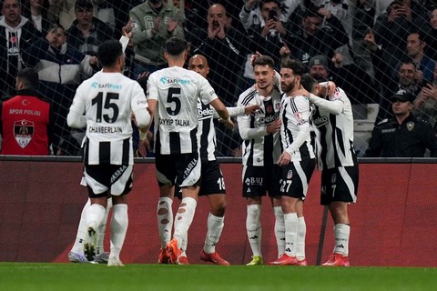 Serdal Adalı’dan radikal karar! Beşiktaş kariyeri 30 Haziran’da bitecek! 3.2 milyon euroluk yıldız gidecek - Resim: 1