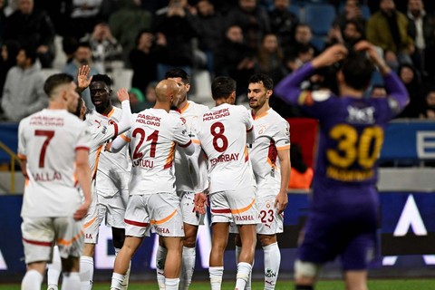Galatasaray’da imzalar durmuyor! Prensip anlaşması sağlandı! Yıldız futbolcunun sözleşmesi 1 yıl uzayacak - Resim: 1