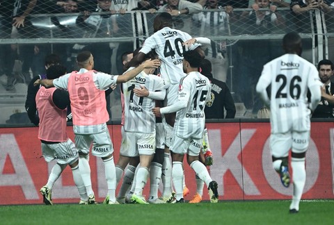 Transfer hareketliliği başladı! Hasan Arat’ın kapısını çaldılar! Beşiktaş’a 8 milyon euroluk yıldız önerdiler - Resim: 1
