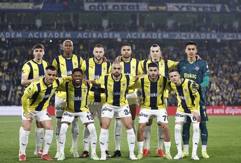 Galatasaray yenilgisi taşları oynattı! Mourinho’dan Trabzonspor maçı öncesi kritik hamle! O sistemi yeniden raftan çıkardı - Resim: 1