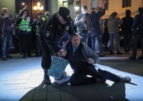 38 kentte halk ayaklandı! Binden fazla gözaltı var! - Resim: 1