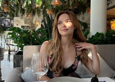 Şakir Paşa Ailesi'nin Ayşe'si Nilsu Berfin Aktaş'tan çarpıcı açıklama: "Aşık olduğumda mantığı bırakıyorum" - Resim: 1