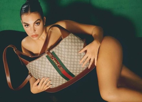 Ronaldo'nun sevgilisinin verdiği çıplak pozlar gündem oldu - Resim: 1