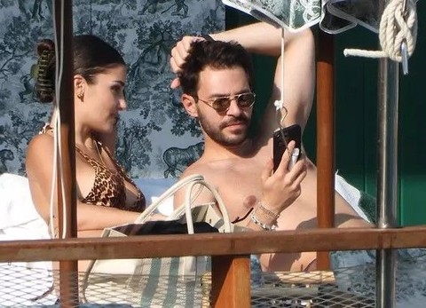 Hakan Sabancı'dan Hande Erçel'e romantik sürpriz! Güzel oyuncu mest oldu - Resim: 1