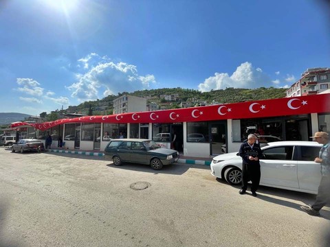 Osmaniye'de depremzede esnaflar geçici iş yerlerine kavuştu - Resim: 1