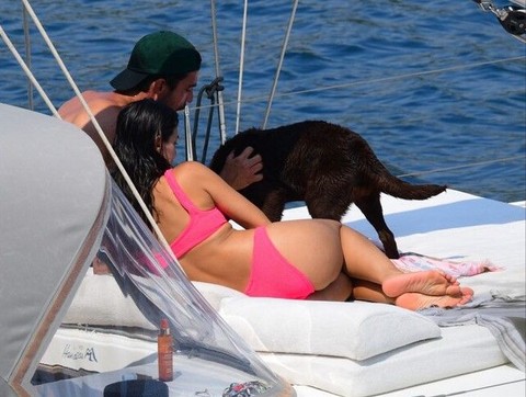 Pınar Deniz ile Kaan Yıldırım çiftinden tatil kareleri! Bodrum'da demirledikleri teknelerinde görüntülendiler - Resim: 1