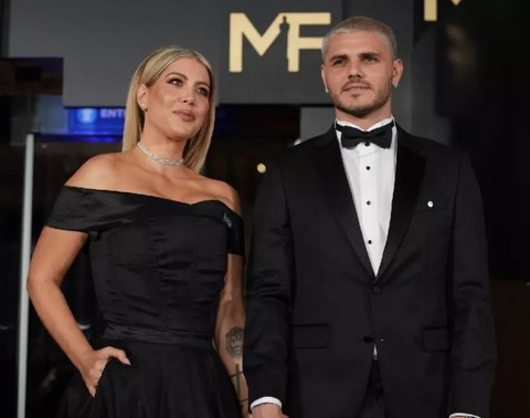 Galatasaray'ın yıldız oyuncusu Mauro Icardi aşka geldi! Sevgilisi China Suarez ile havuz pozlarını peş peşe paylaştı! Öpmelere doyamadı - Resim: 1