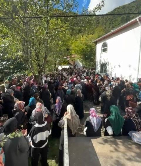 Sahnede kalp krizinden ölmüştü! Sanatçı toprağa verildi - Resim: 1