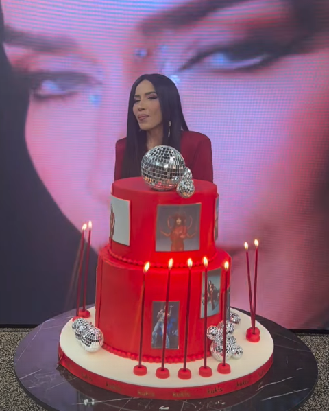 Burcu Güneş'ten 50. yaş kutlaması! Güzelliğiyle görenleri hayran bıraktı - Resim: 1