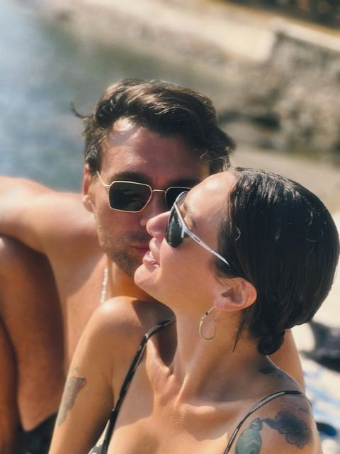 Birce Akalay ile Hakan Kurtaş tatilde aşka geldi! Romantik kareleri gündem oldu - Resim: 2