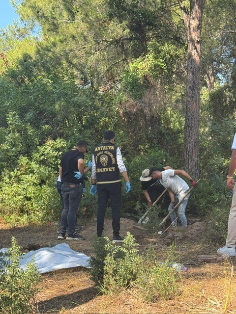 7 yıllık sır perdesi aralandı! Sesini taklit edip paraları çekti: Katil en yakını çıktı - Resim : 2