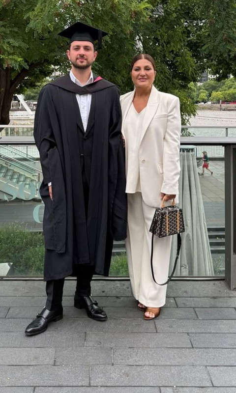 Sibel Can'ın oğlu Emir Aksüt 25 yaşına girdi! Ünlü şarkıcıdan duygusal kutlama geldi - Resim: 2