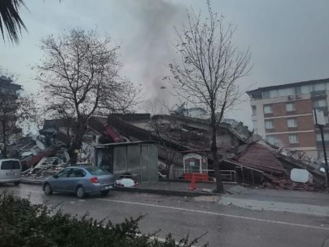 Enkazda tek başına! Yaşadığı şok nedeniyle konuşamıyor... - Resim: 6