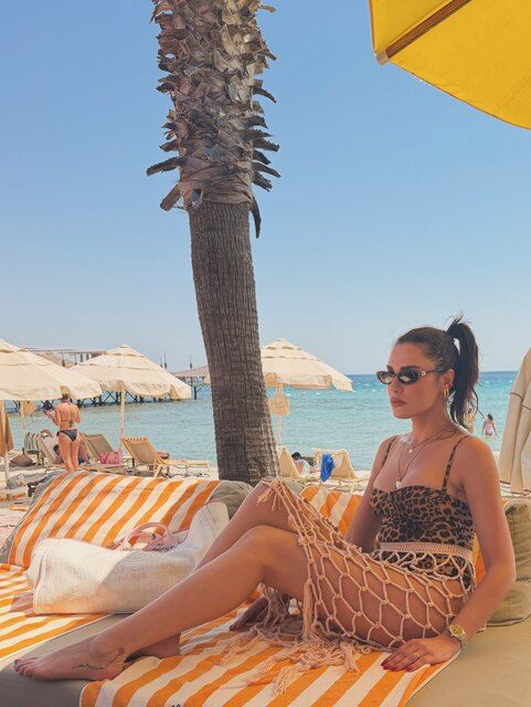 Şükran Ovalı'dan iddialı tatil paylaşımı: Leopar desenli mayosuyla pozlar verdi - Resim: 6