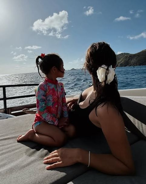 Fenerbahçe'nin yeni yengesi fiziğiyle görenleri büyüledi. Yıldız oyuncu Edson Alvarez'in eşinin bikinili fotoğrafları ortaya çıktı - Resim: 11