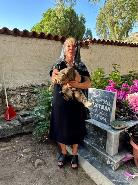 Safiye Soyman oğlunun mezarında gözyaşlarına boğuldu: "Harun gözümüzün önünde gitti" - Resim: 5