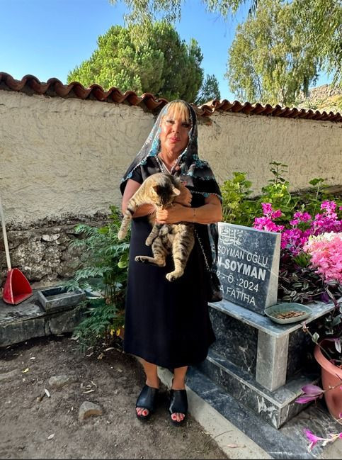 Safiye Soyman oğlunun mezarında gözyaşlarına boğuldu: "Harun gözümüzün önünde gitti" - Resim: 2