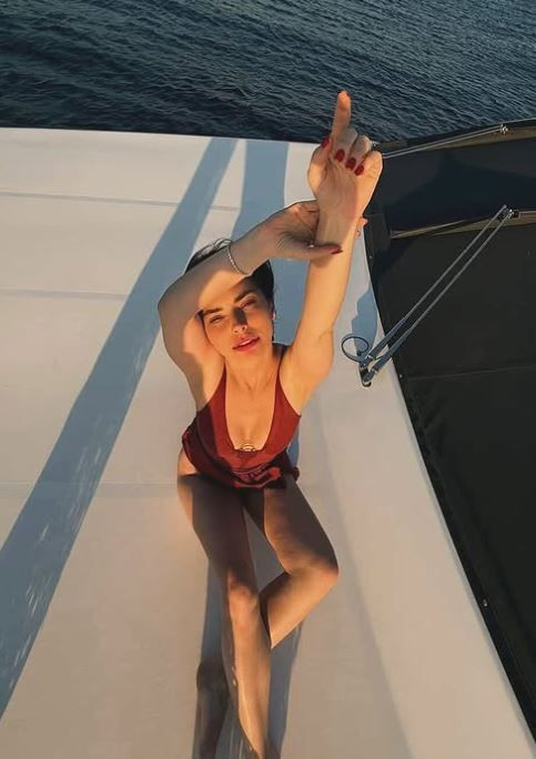 Ünlü oyuncu Merve Boluğur tekneden paylaştı. Hayranları fotoğrafı görünce şaşırdı kaldı: "Altın çıplak mı" - Resim: 6