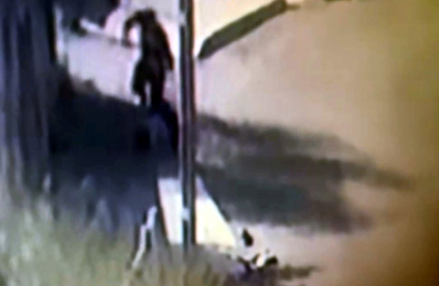 Aldatıldığını düşündü! Eşini takip edip, sokak ortasında dehşet saçtı - Resim : 1