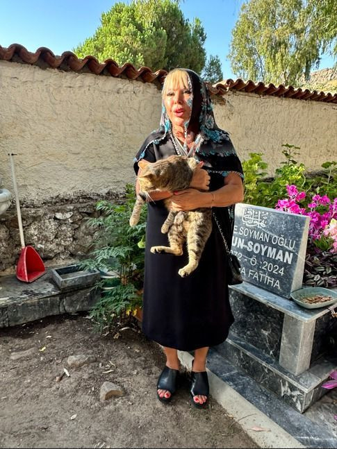 Safiye Soyman oğlunun mezarında gözyaşlarına boğuldu: "Harun gözümüzün önünde gitti" - Resim: 4