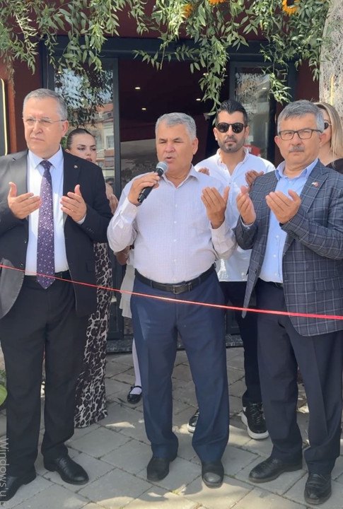 Şaşkına çeviren olay! İmamdan meyhaneye açılışında dua: 'Allah bol, bereketli kazanç versin...' - Resim : 1