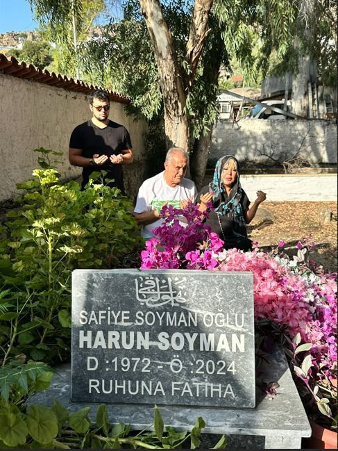 Safiye Soyman oğlunun mezarında gözyaşlarına boğuldu: "Harun gözümüzün önünde gitti" - Resim: 3