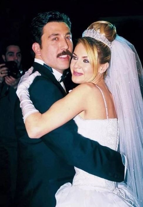 Güzel oyuncu Emine Ün'den cesur tatil kareleri! Yeşil mayolu pozlarına övgü yağdı! "Kim der 46 yaşında" - Resim: 2