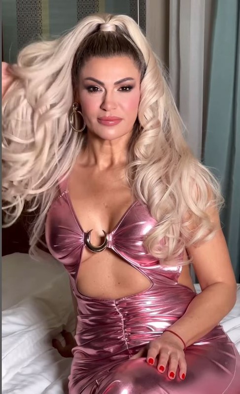 Popstar Mehtap Yılmaz'ın cesur tarzı sosyal medyayı kasıp kavurdu! Yüzündeki değişimi görenler şaştı kaldı! "Resmen Barbie bebek" - Resim: 4