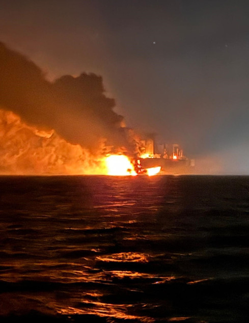 Karadeniz'de iki tankerde patlama! Bakan Uraloğlu'ndan açıklama - Resim : 1