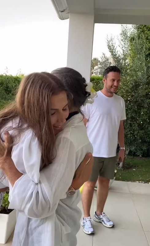 Hatice Şendil ve eşi Burak Sağyaşar'dan ziyaret! Yeşilçam'ın efsane oyuncusu Filiz Akın'a komşu oldular - Resim: 3