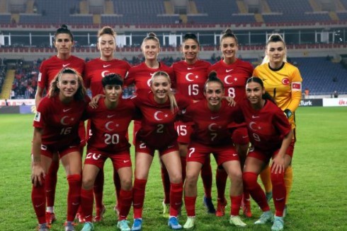 A Milli Kadın Futbol Takımı müthiş geri dönüş - Resim : 1