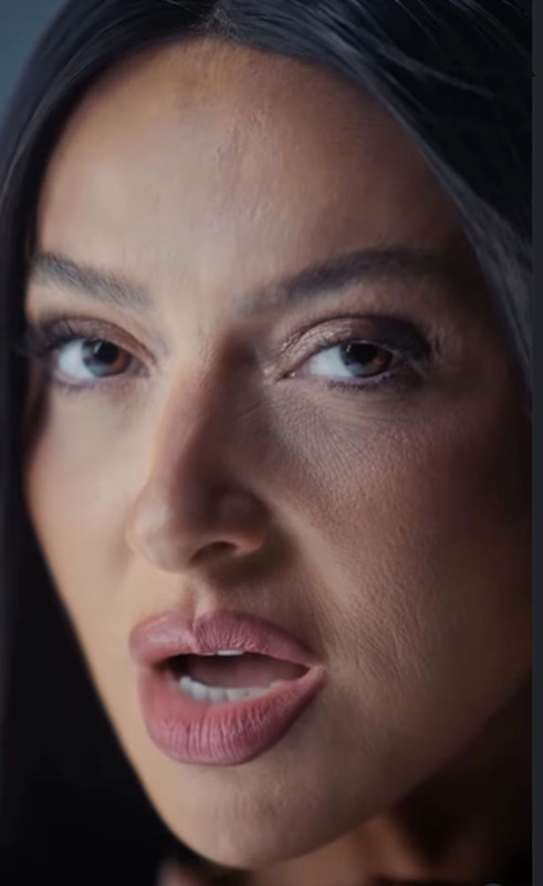 Cesur sandalye dansıyla gündemdeydi! Hadise'den "Yaşlanmışsın" yorumlarına cesur yanıt geldi! Transparan tarzıyla sosyal medyayı yıktı - Resim: 3