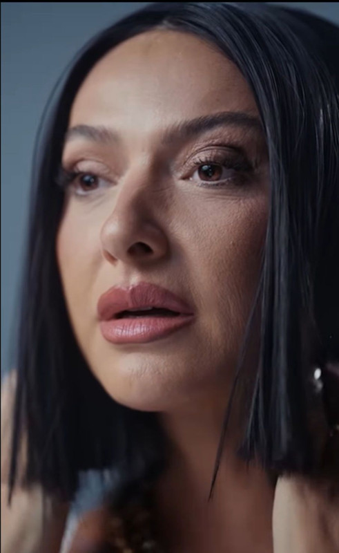 Cesur sandalye dansıyla gündemdeydi! Hadise'den "Yaşlanmışsın" yorumlarına cesur yanıt geldi! Transparan tarzıyla sosyal medyayı yıktı - Resim: 2