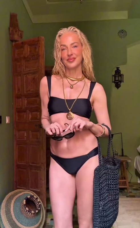 Ünlü manken Burcu Esmersoy'dan bikini şov! Kusursuz fiziğiyle yürek hoplattı - Resim: 5