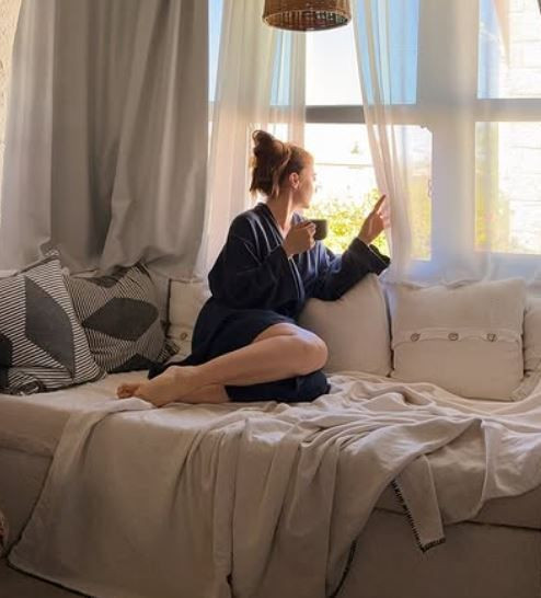 "Kilo aldın" eleştirilerine çok sinirlenmişti! Ünlü oyuncu Burcu Özberk altında hiçbir şey olmadan çırılçıplak yataktan paylaştı - Resim: 28