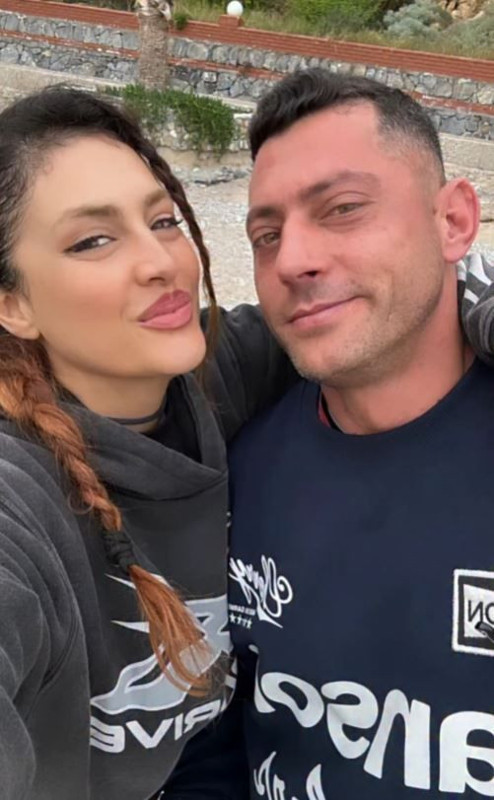 Tuğba Ekinci aradığı aşkı sonunda buldu! Yeni sevgilisiyle dudak dudağa pozlarını paylaştı - Resim: 3