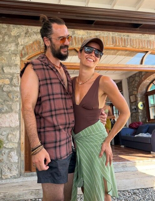 Burcu Biricik ailesiyle tekne tatilinde! Renkli karelerine beğeni yağdı - Resim: 4