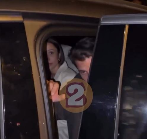 Zeynep Bastık öpüşürken yakalanmıştı! "Ortada net bir şey yok" diyen şarkıcı, o isimle ilk kez görüntülendi - Resim: 5