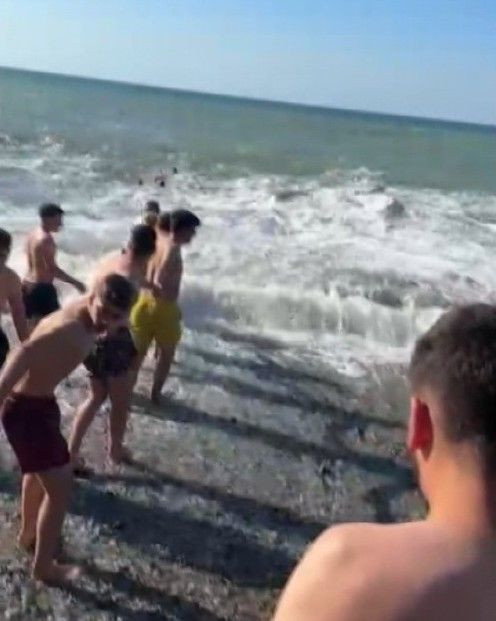 "İnsan zinciri" ile hayata tutundular! Mucize kurtuluş: Ölüme meydan okudular - Resim: 2
