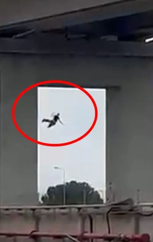 Köprüden atlayarak intihar eden fenomen Kübra Karaaslan kimdir? Babası İstanbul'un göbeğindeki camide imam - Resim: 3