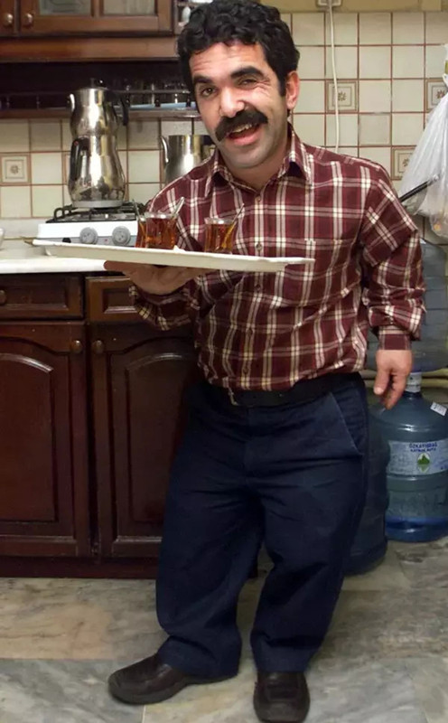 'Öldü' haberleriyle gündem oluyordu! Çocuklar Duymasın'ın Çaycı Hüseyin'i Alpaslan Özmol yıllar sonra ortaya çıktı - Resim: 2