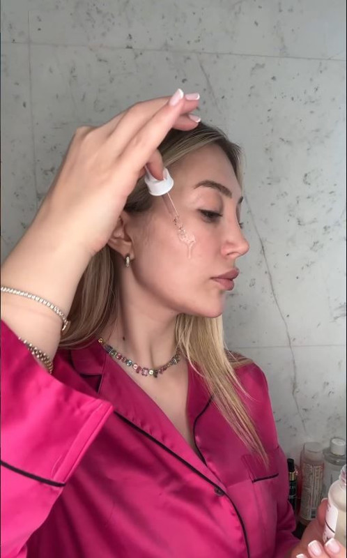 Babaannesi vefat eden Yasmin Erbil'den tepki çeken paylaşım! "İki gün bekleseydin bari!" - Resim: 7