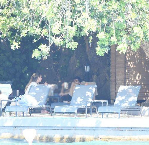 Yalı Çapkını'nın Ferit'i Mert Ramazan Demir yeni sevgilisiyle tatilde yakalandı! Görenler Afra Saraçoğlu'na benzetti - Resim: 4