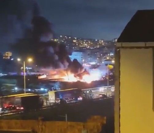 Avcılar'da korku dolu anlar! Geri dönüşüm tesisinde yangın: Çok sayıda ekip sevk edildi - Resim : 3