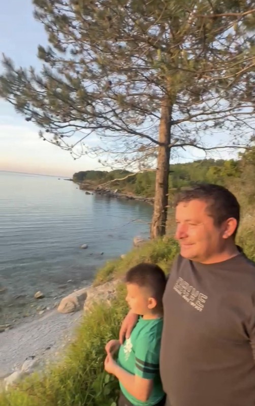 Bartın'da önce bir balıkçı tarafından fark edildi. Sadece 1 taneydi. Vatandaşlar onu görünce başına toplandı - Resim: 2