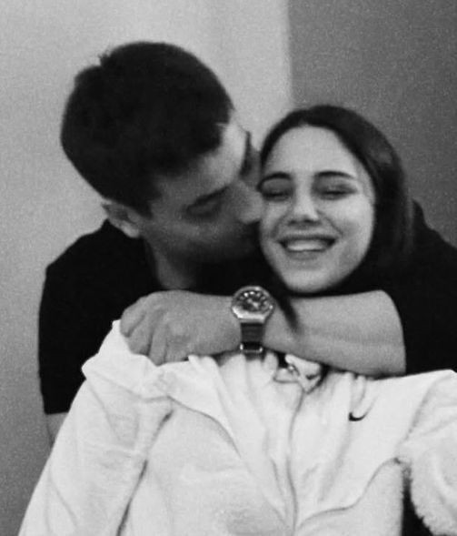 Dizi aşkı gerçek olmuştu! Atakan Özkaya ile Dilin Döğer'den aşk romantik poz - Resim: 5