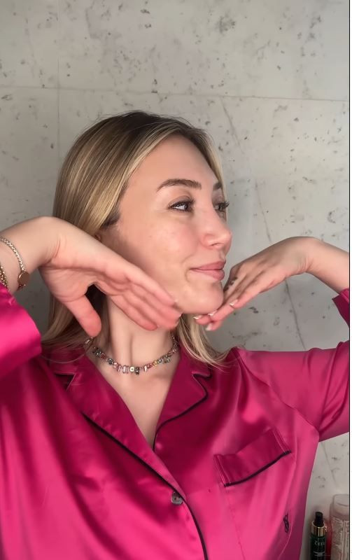 Babaannesi vefat eden Yasmin Erbil'den tepki çeken paylaşım! "İki gün bekleseydin bari!" - Resim: 6